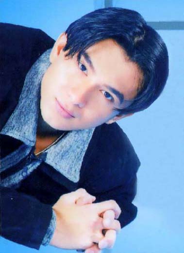 Album cũng thể hiện một sự trưởng thành rõ rệt về giọng hát của nam ca sĩ.